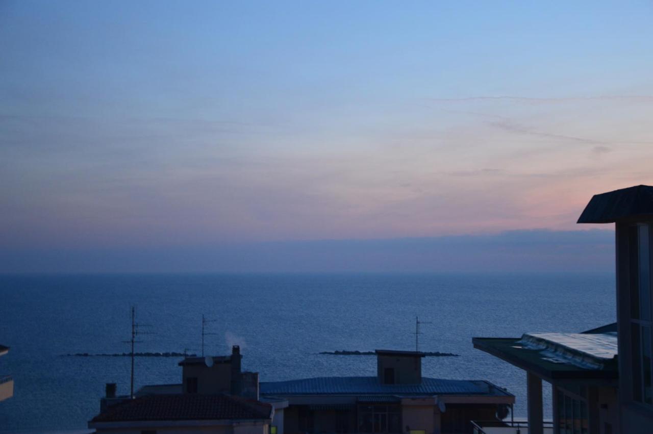 Luxury Bellevue Centro Citta Lägenhet Pescara Exteriör bild